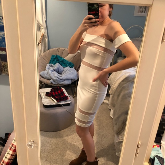 NWT WHITE BODYCON DRESS - Picture 2 of 5